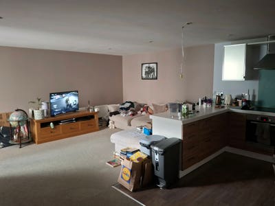 1 Single Bedroom Apartment Furnished Epsom Centre Main Photo