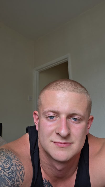 Professional Male seeks a single or double room Main Photo