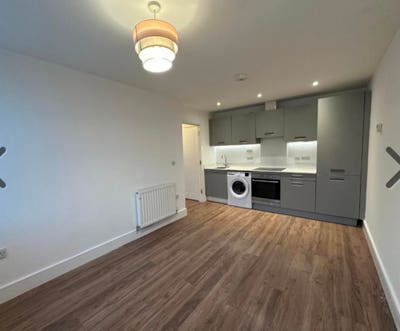 Single Bedroom Available in Modern 2-Bed Apartment Main Photo