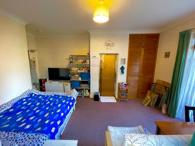 Woodgreen N22 Large furnished room  Main Photo