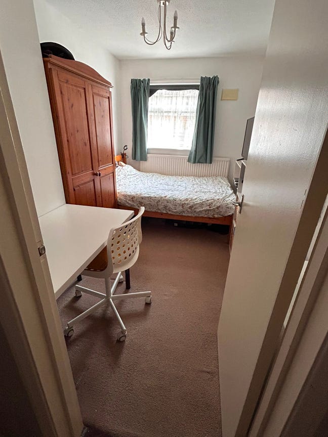 Double bedroom in a spacious flat Ealing Broadway Main Photo