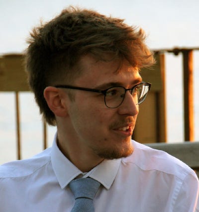 20 year old professional looking for room/buddy-up Main Photo