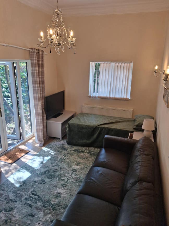 Room for rent in small ground floor flat Main Photo