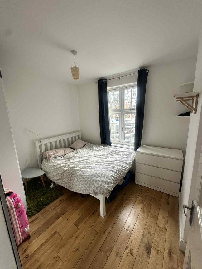 Double room in Ealing Broadway Main Photo