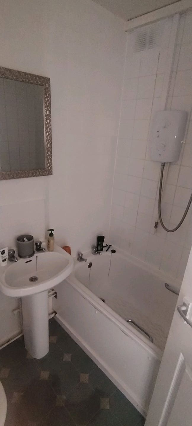 Big Room Available to Rent – CV14 Main Photo