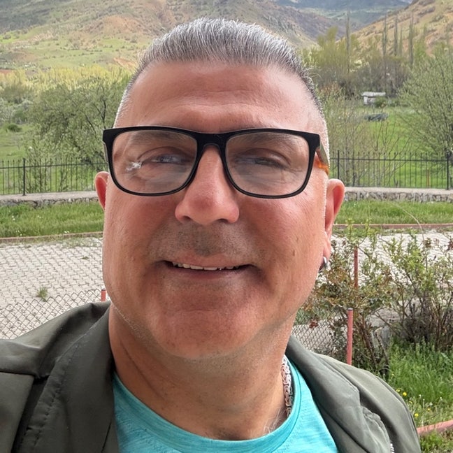 Professional Male seeks a single or double room Main Photo