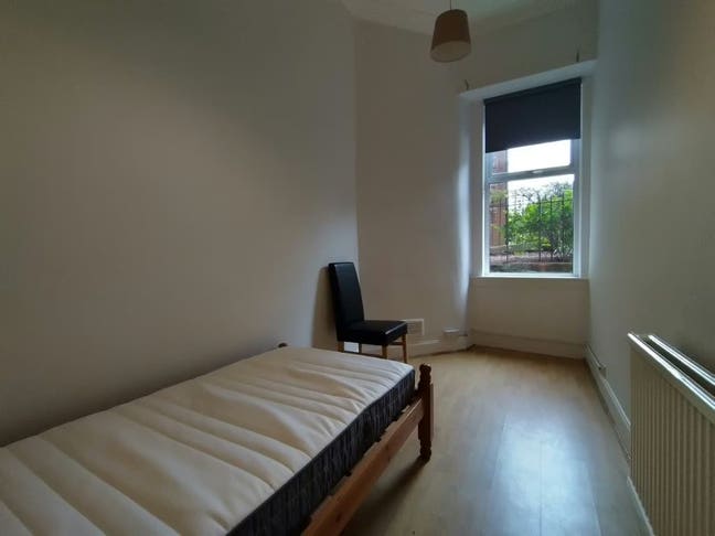 Small room near Meadows Main Photo