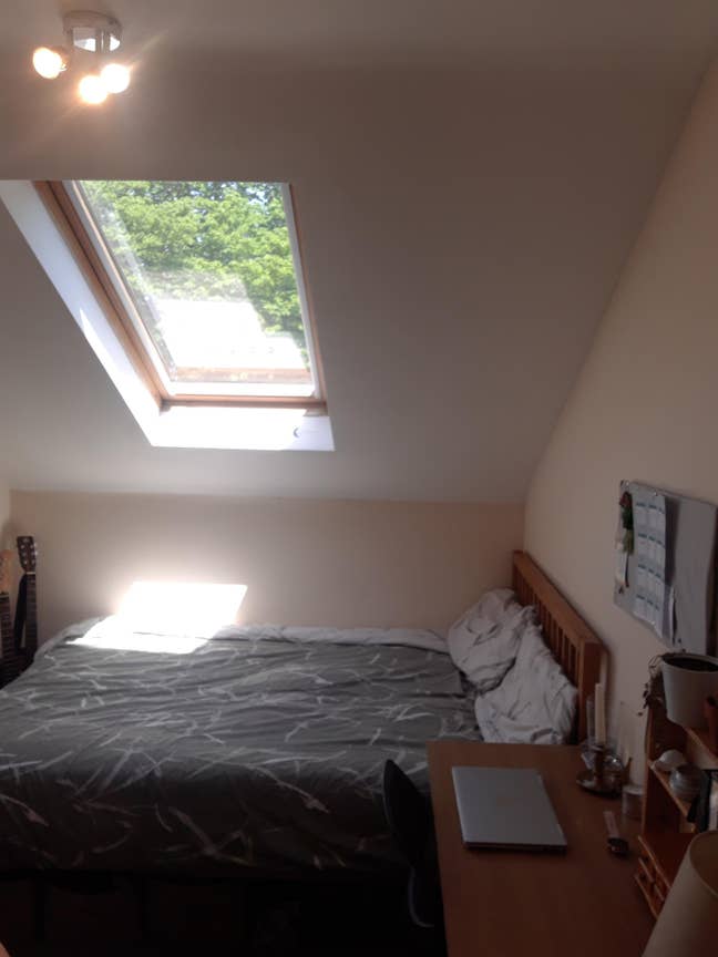 One bedroom in a two bed flat in Redland, Bristol Main Photo