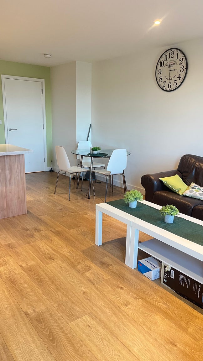 Sunny Ensuite Room in 2B2B flat - Holloway Road Main Photo