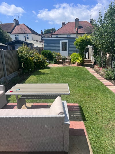 Beautiful Bungalow with Sunny Garden Main Photo