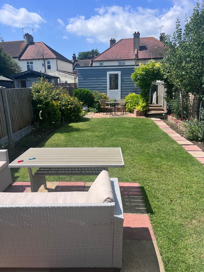 Beautiful Bungalow with Sunny Garden Main Photo