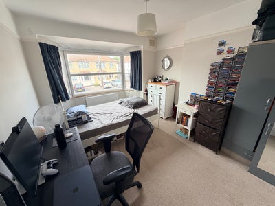 Double room at Modern House (Bills included) Main Photo