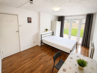 Room for Rent - Canning Town Station  Main Photo