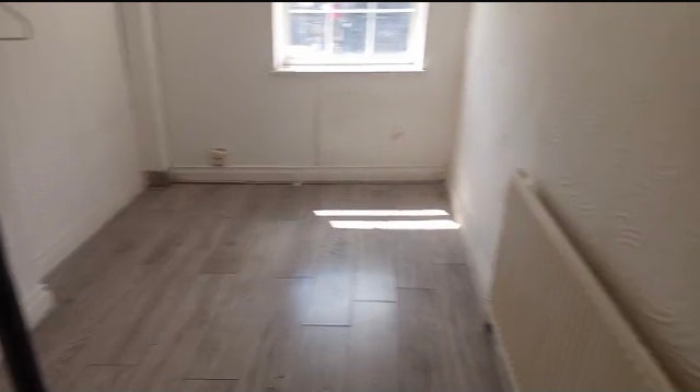 **spacious 3 bedrooms flat ** Main Photo