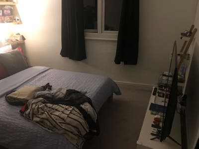 Double bed Room - Southfields Station Main Photo
