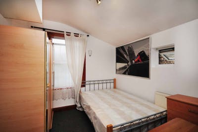 Ensuite room E15 Main Photo