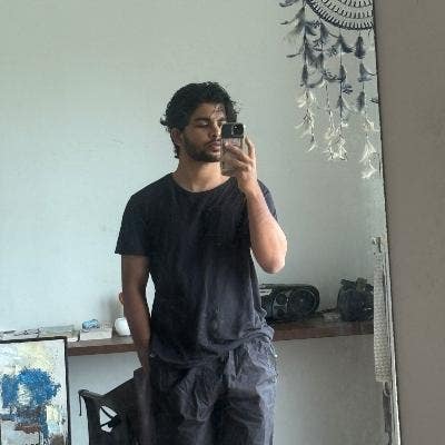 25 year old Male seeks a single or double room Main Photo