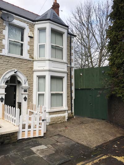 Premium House Available – Steps from Cardiff Uni Main Photo