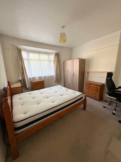 Large Double Room 5 mins from Tooting Bec! Main Photo