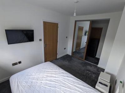 Double Bedroom En-suite Main Photo