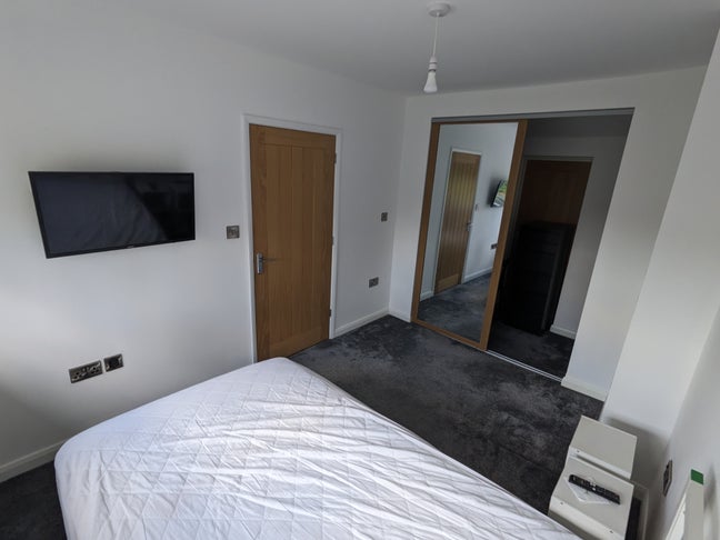 Double Bedroom En-suite Main Photo