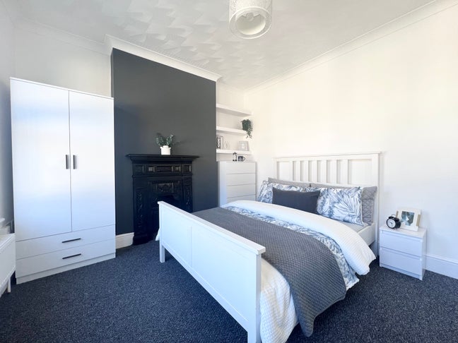 Double | Town Centre | Deposit Free Option Main Photo