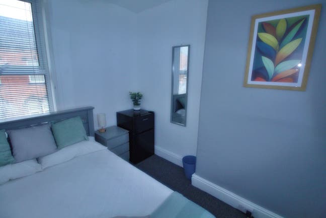 🏡 Spacious Double Room Available | Bills inc Main Photo