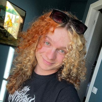 Outdoorsy LGBTQ professional for flat share Main Photo