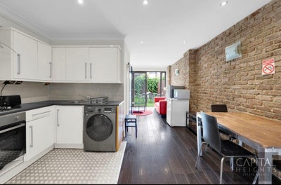 Double Room in girly Whitechapel House Main Photo
