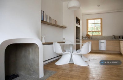Entire Floor in 3 Bed Property Main Photo