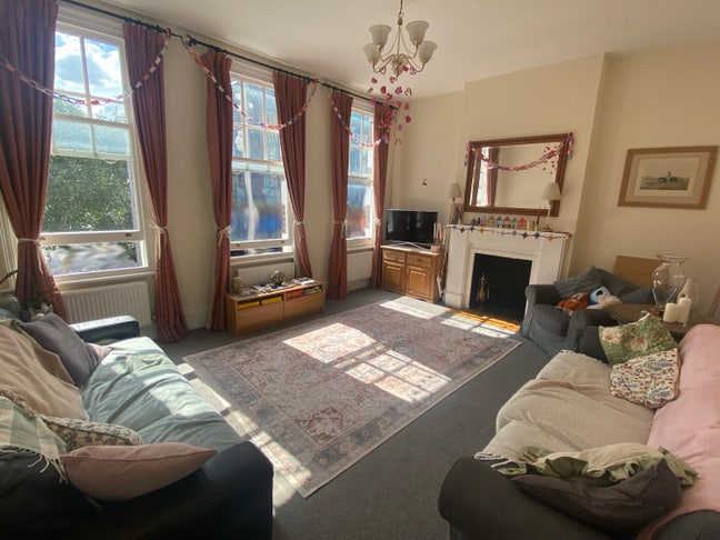 HUGE double room in Clapham Junction 🚝❤️ Main Photo
