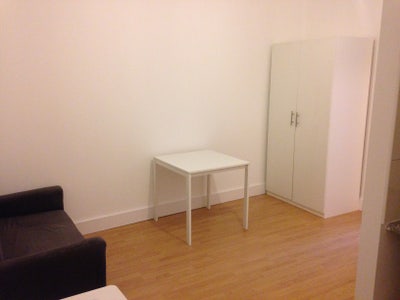 063T-West Kensington- Modern Studio Flat-Bill Incl Main Photo