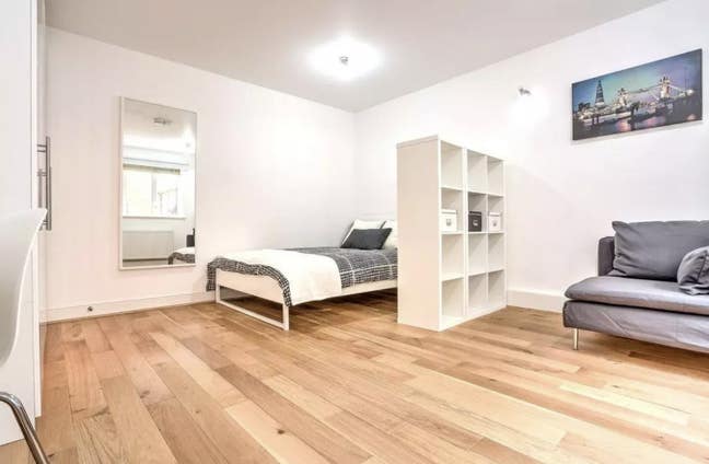 Zone 1 Large Double Room Close to Tower Bridge  Main Photo