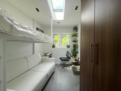 Modern en-suite with garden access  Main Photo