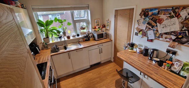 Spacious Double Room to Rent in West Didsbury Main Photo