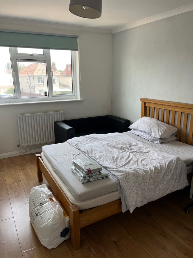 Large double room for female in Bexleyheath  Main Photo