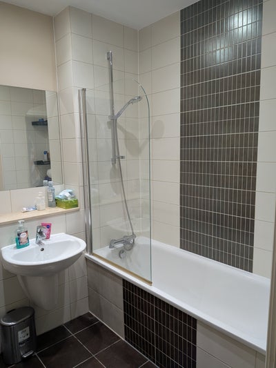 1 double room. All bills included  Main Photo