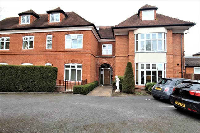 Student Flat - Egham Hill  Main Photo