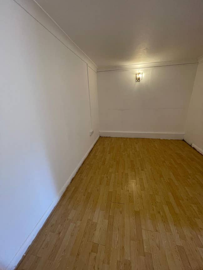 Large Studio flat with garden access Main Photo