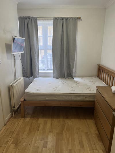 &pound;850pcm  E14 9Qr Ensuite Room for Single Use Only! Main Photo