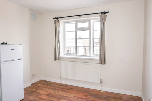 Spacious 2 Bed flat in Turnpike Lane, London N15 Main Photo