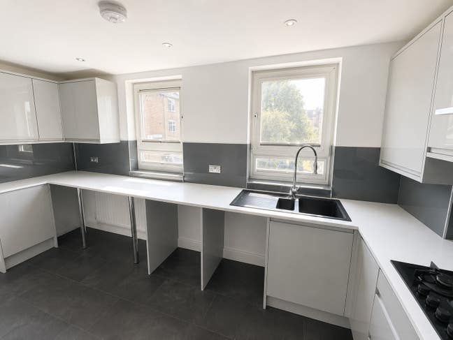 Stunning 2 bed Flat to rent in Hackney E5 Main Photo
