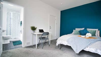 Fantastic Large Ensuite Double in Burley Share! Main Photo