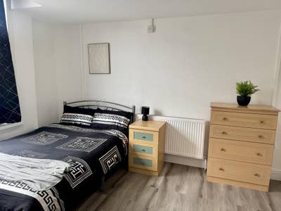 2 Rooms Available & 5 Studios Available Now Main Photo