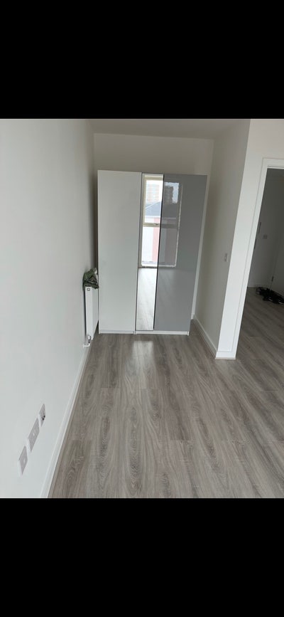 Spacious Double room available close to transport  Main Photo