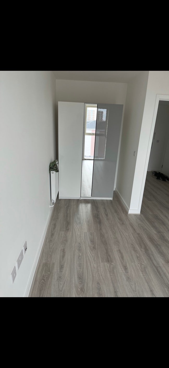 Spacious Double room available close to transport  Main Photo