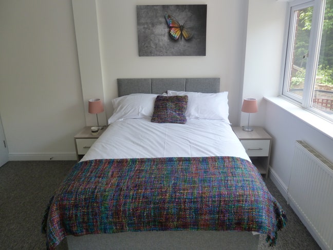 Stunning Double  En-Suite Room Close to High St  Main Photo