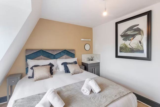 Brand New 8-Bed House | 5 Mins to Camden Town St Main Photo
