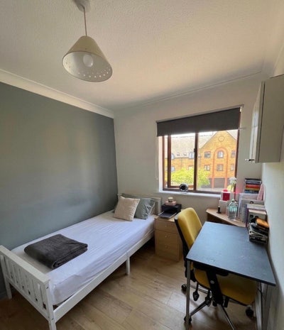 Beautiful Room Available in Wapping Main Photo