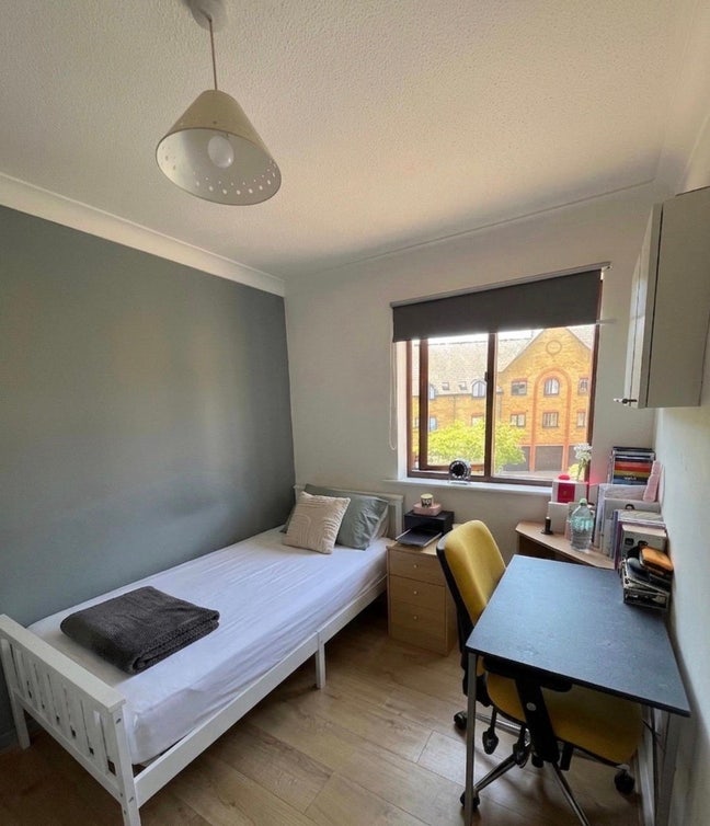 Beautiful Room Available in Wapping Main Photo